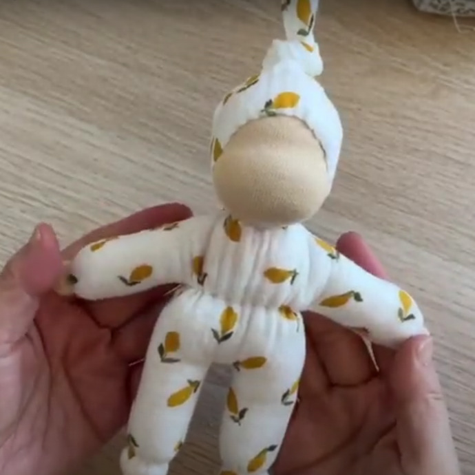 Enostavna waldorfska punčka