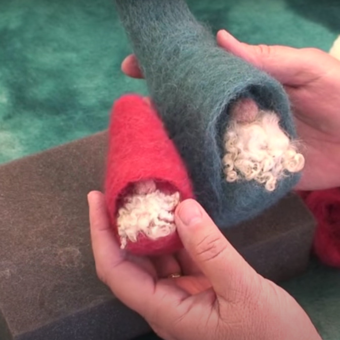 Enostavni palček z brado in kapico