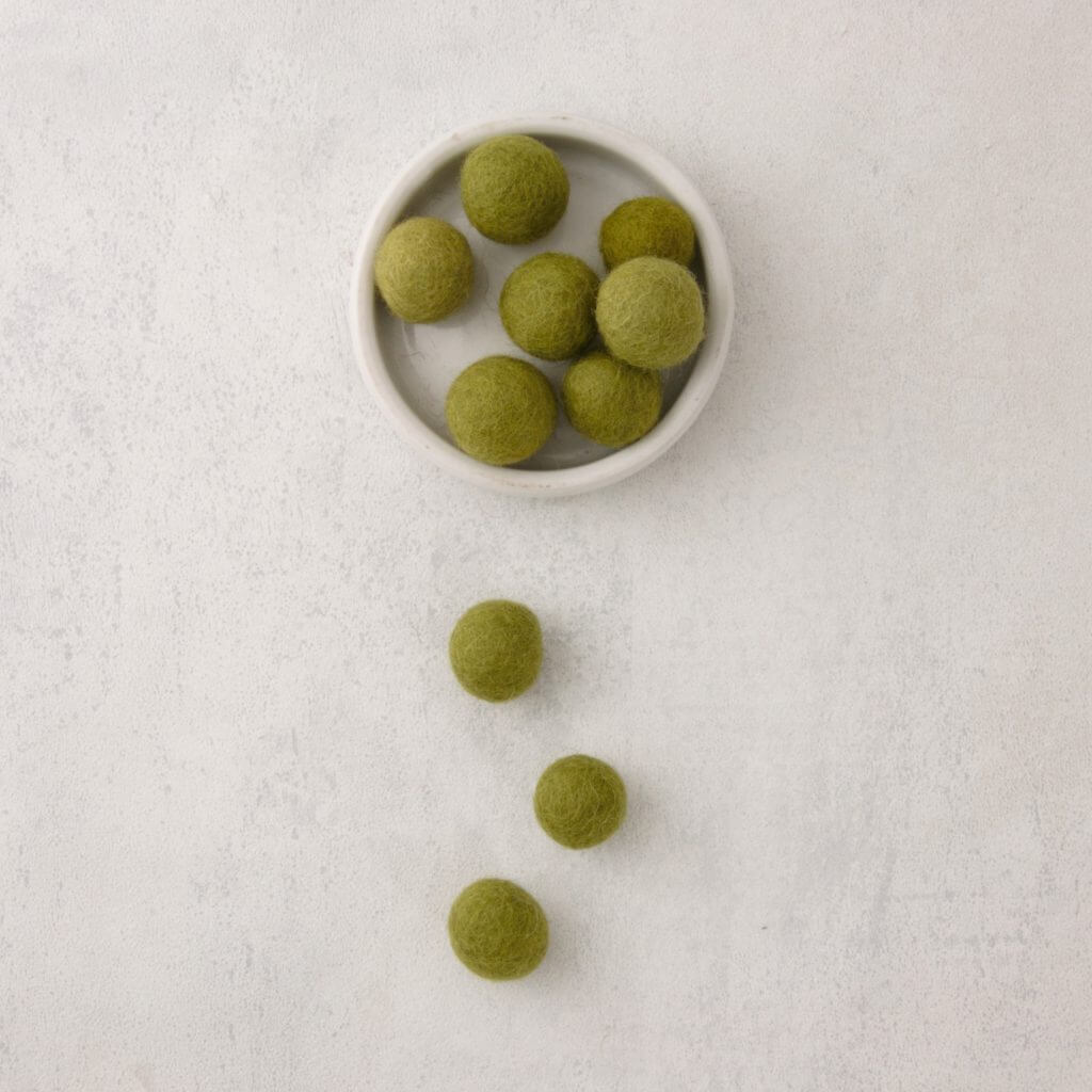 Filcane kroglice, set 10 kom olivno zelene