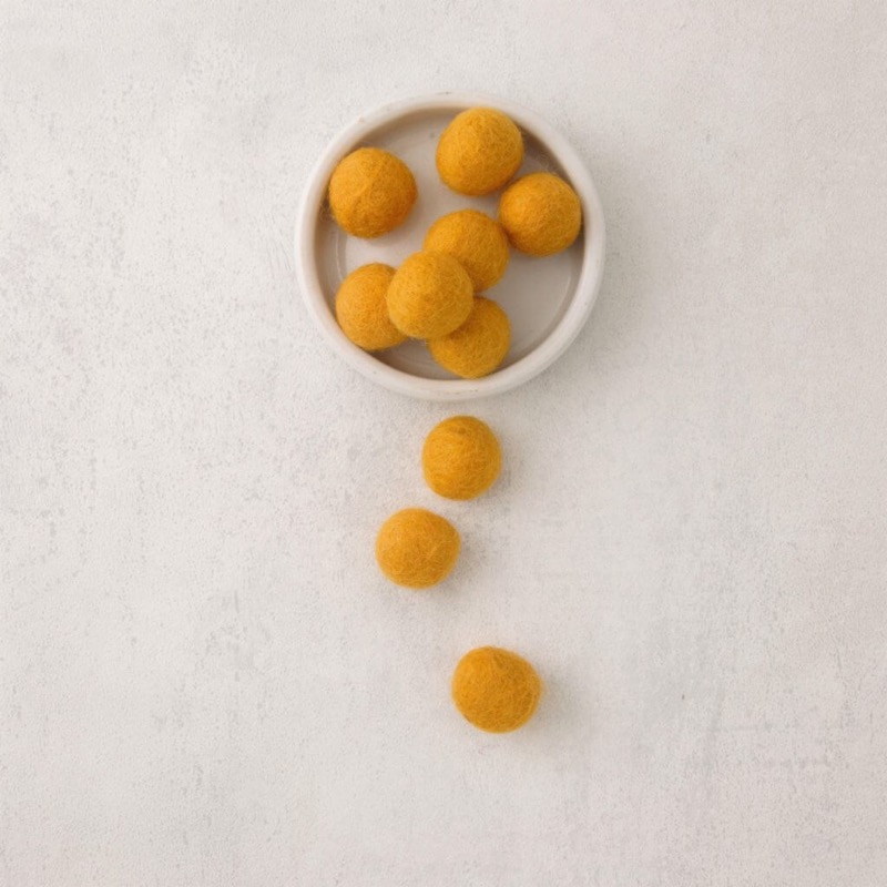 Filcane kroglice, set 10 kom yolk yellow